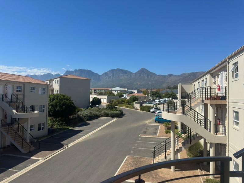 2 Bedroom Property for Sale in Sir Lowrys Pass Village Western Cape